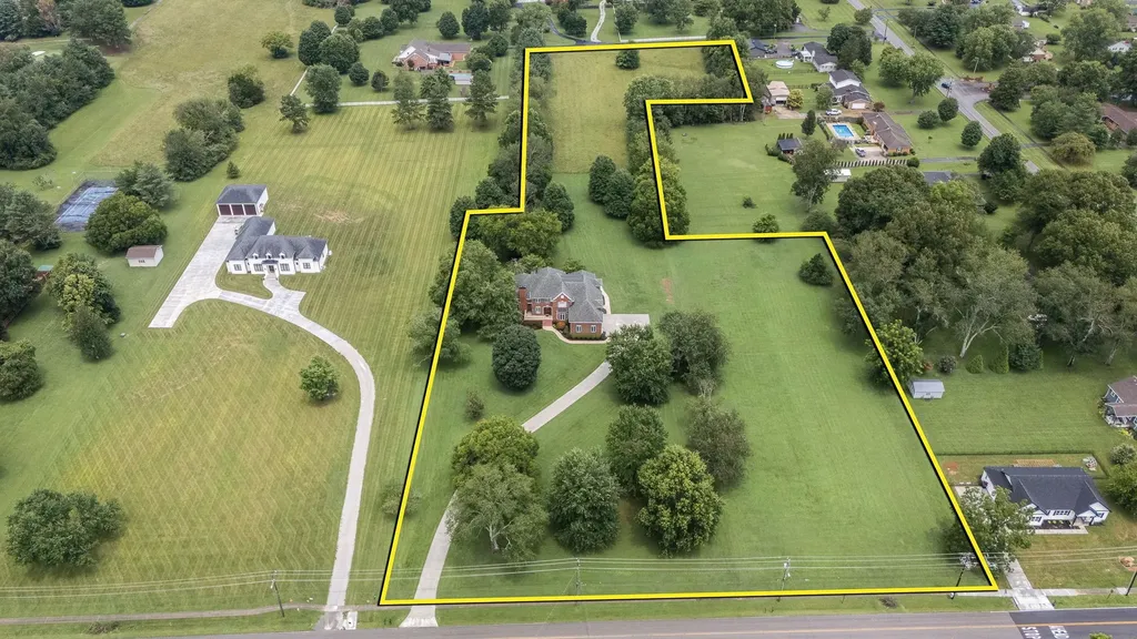 100 Kings Lane Tullahoma TN 37388