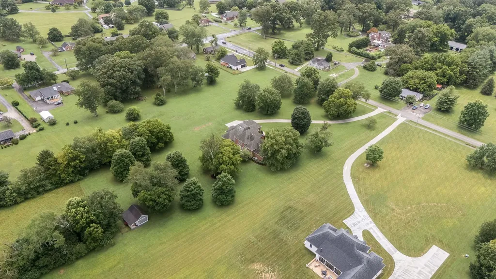 100 Kings Lane Tullahoma TN 37388