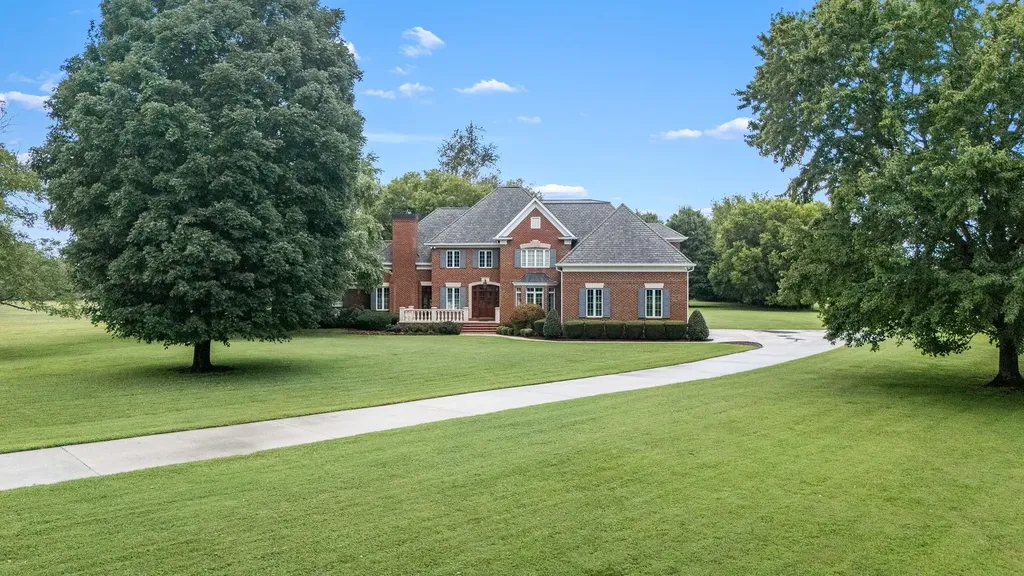 100 Kings Lane Tullahoma TN 37388