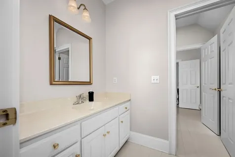 100 Kings Lane Tullahoma TN 37388