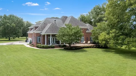 100 Kings Lane Tullahoma TN 37388