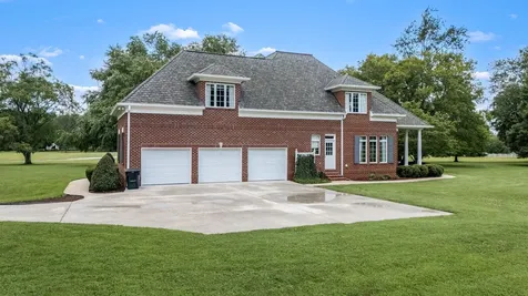 100 Kings Lane Tullahoma TN 37388