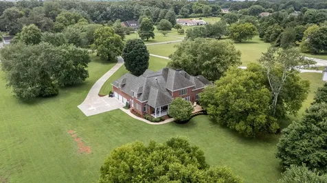 100 Kings Lane Tullahoma TN 37388