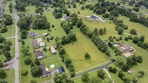 100 Kings Lane Tullahoma TN 37388