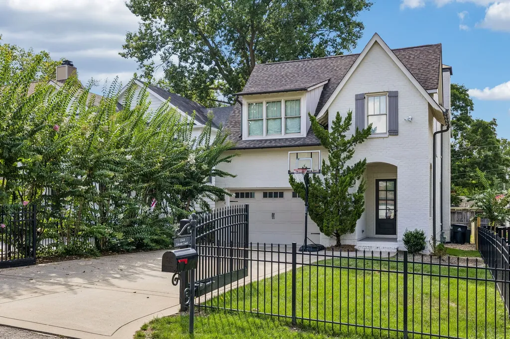 124B Lincoln Court Nashville TN 37205