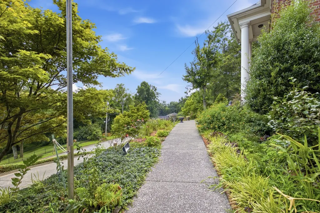 7813 Indian Springs Drive Nashville TN 37221