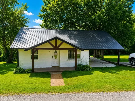 361 Hawkins Road Westmoreland TN 37186