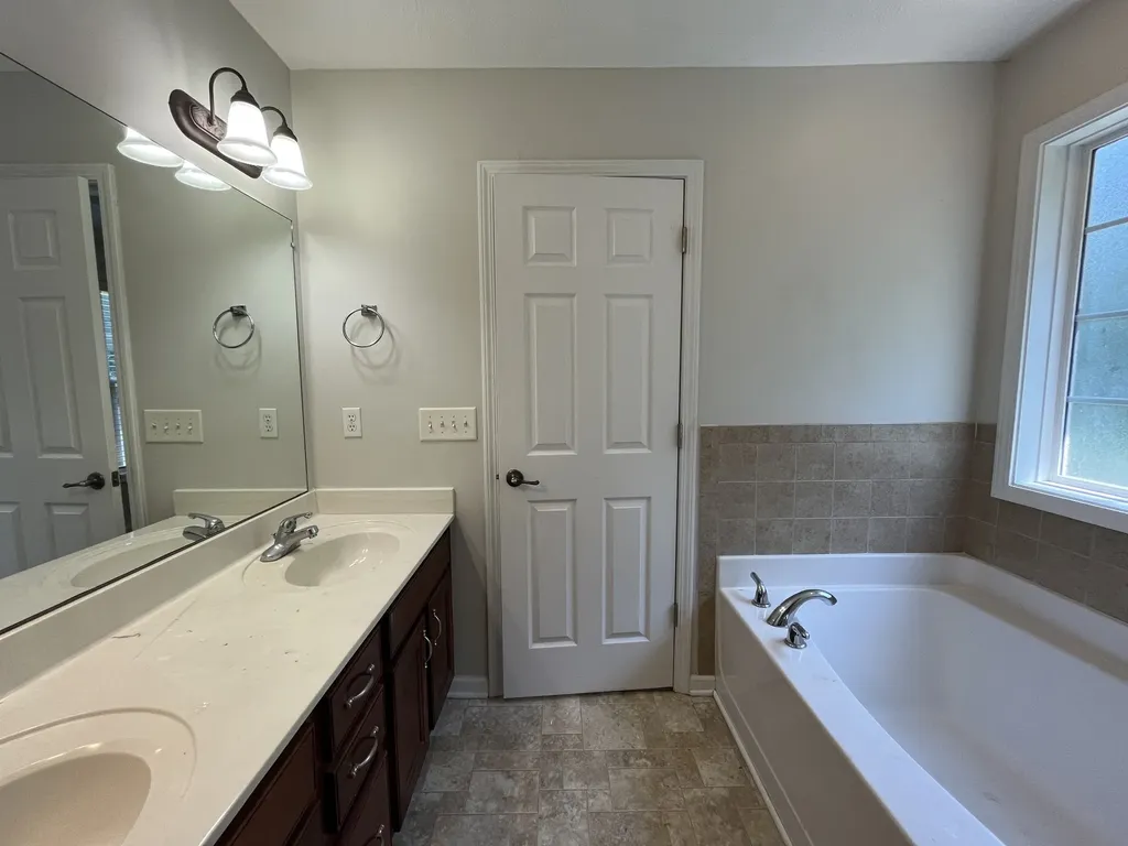 668 Winding Bluff Way Clarksville TN 37040