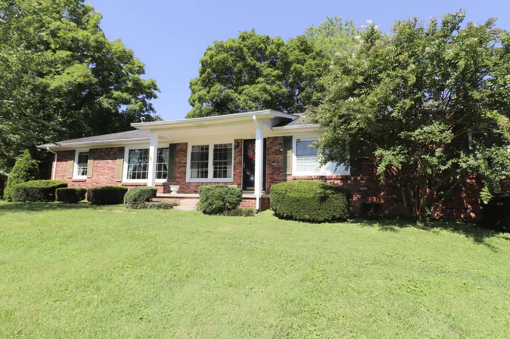 830 Royal Elm Circle Hartsville TN 37074