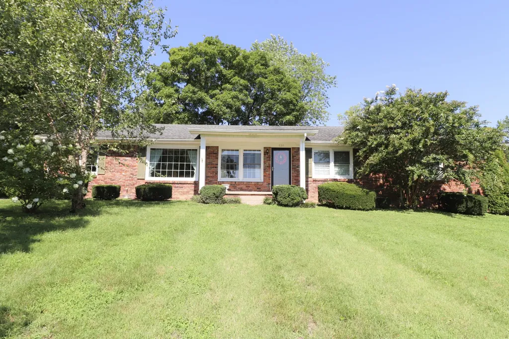 830 Royal Elm Circle Hartsville TN 37074
