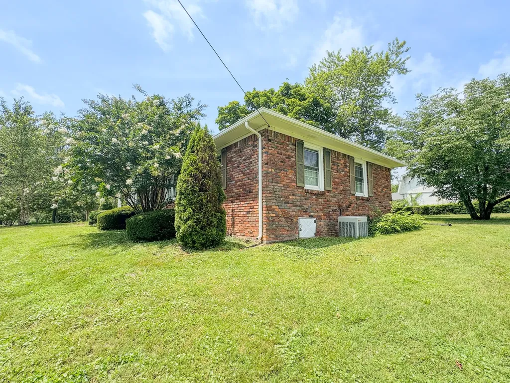 830 Royal Elm Circle Hartsville TN 37074