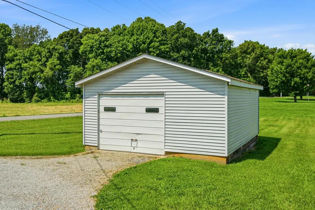 5204 Highway 161 Springfield TN 37172