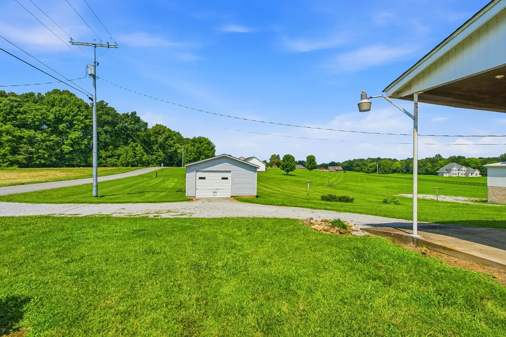 5204 Highway 161 Springfield TN 37172