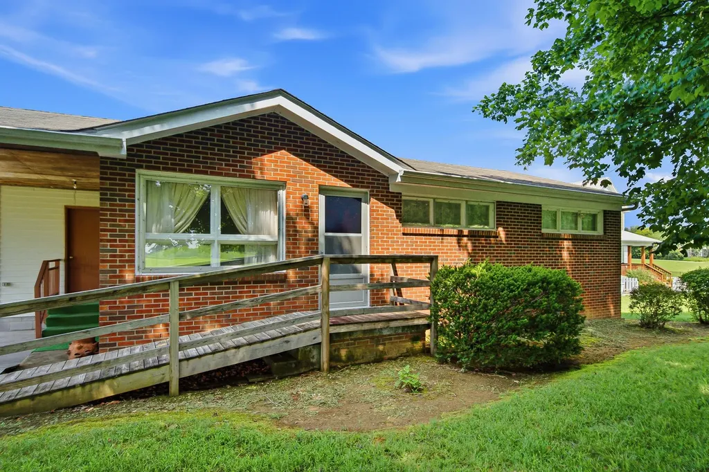 5204 Highway 161 Springfield TN 37172