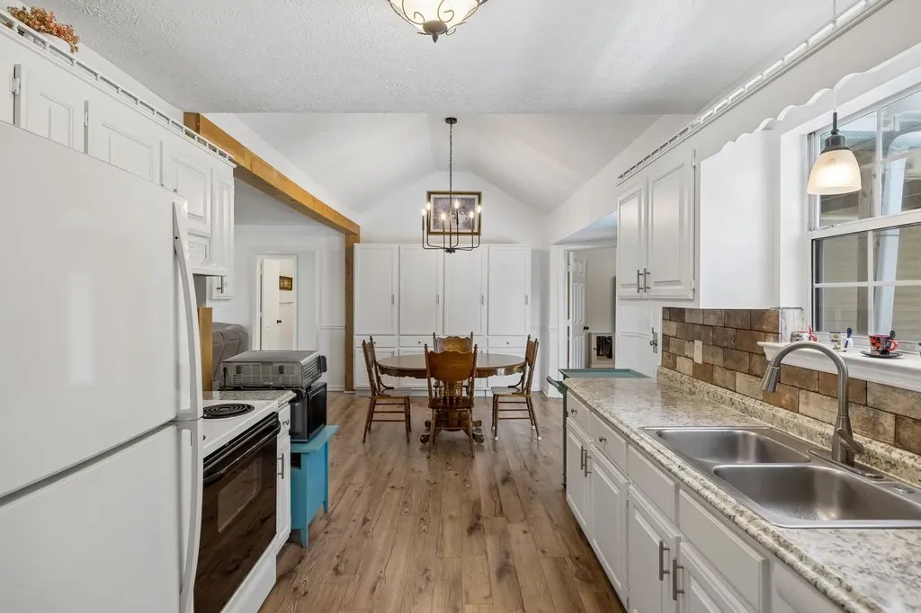 115 Robert Avenue White House TN 37188
