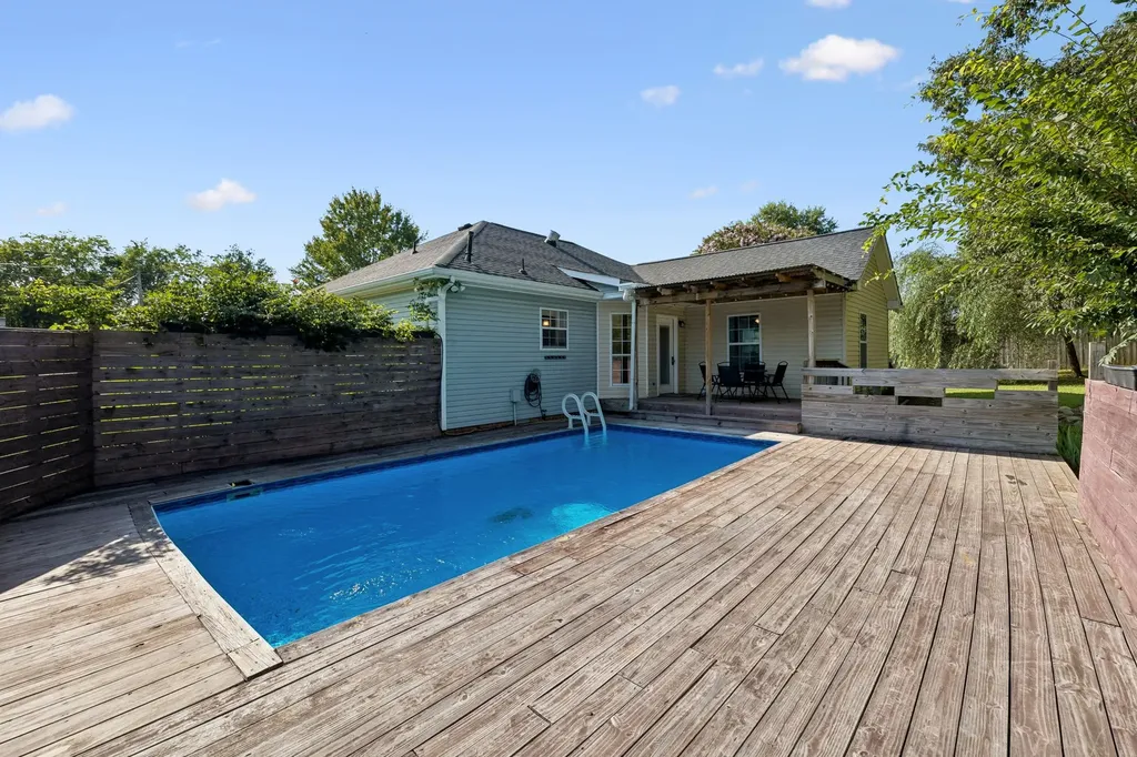 115 Robert Avenue White House TN 37188