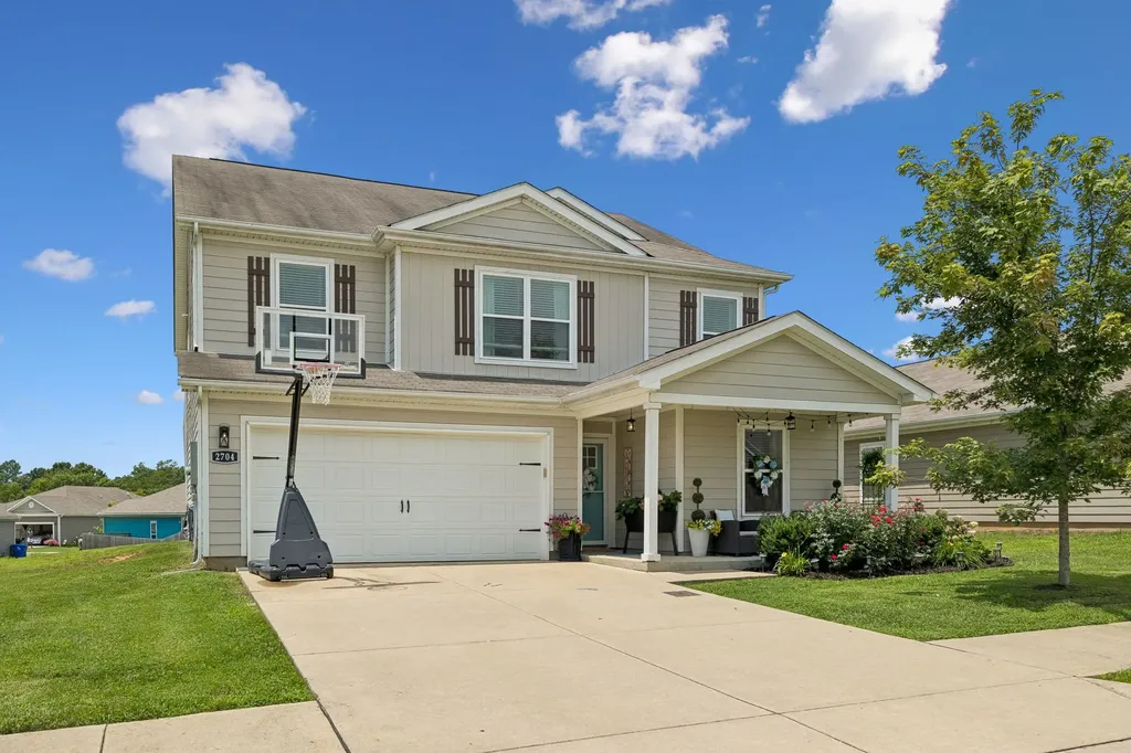 2704 Swarm Court Columbia TN 38401