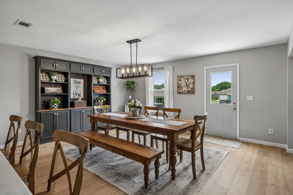 2704 Swarm Court Columbia TN 38401