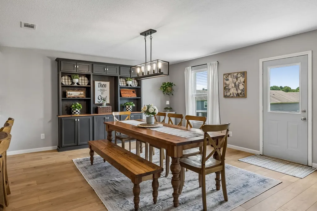 2704 Swarm Court Columbia TN 38401