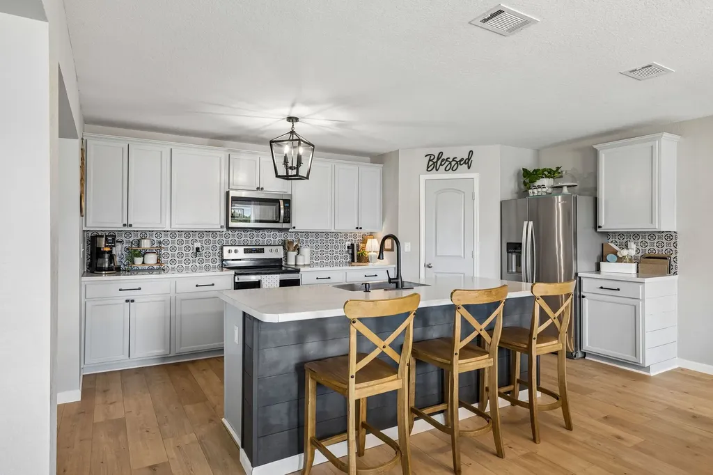 2704 Swarm Court Columbia TN 38401