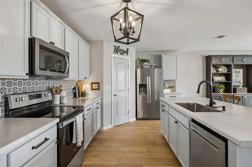 2704 Swarm Court Columbia TN 38401