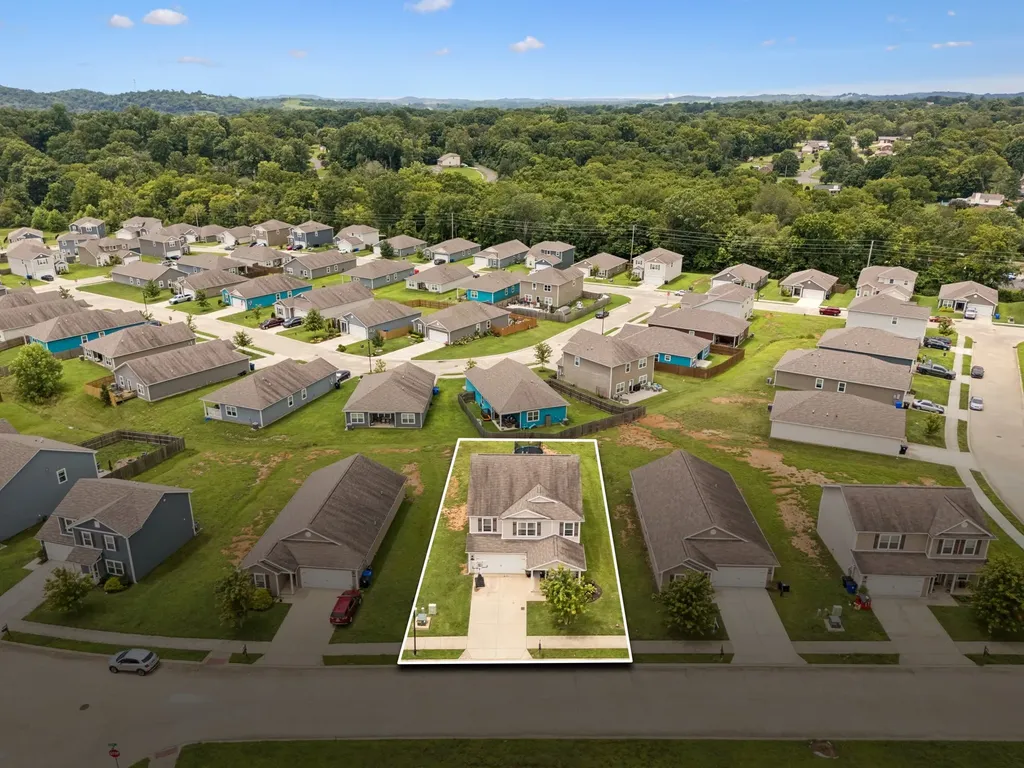 2704 Swarm Court Columbia TN 38401