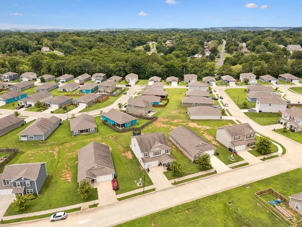 2704 Swarm Court Columbia TN 38401
