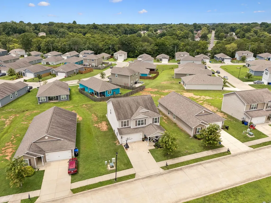 2704 Swarm Court Columbia TN 38401