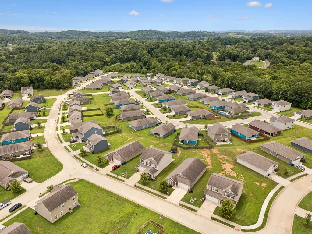 2704 Swarm Court Columbia TN 38401