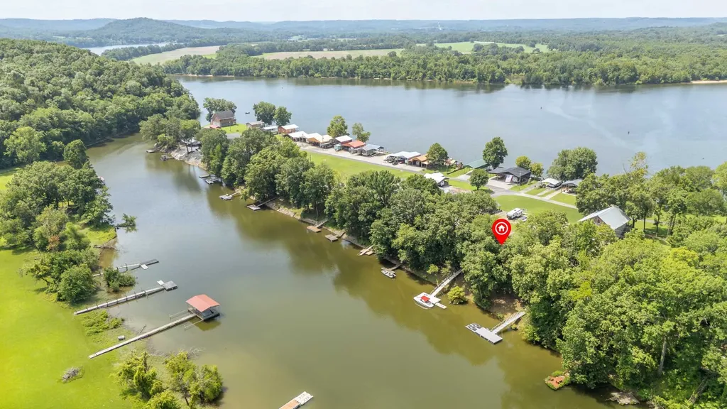 201 Beechview Drive Clifton TN 38425