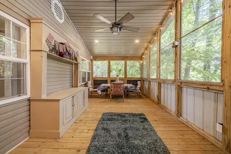 201 Beechview Drive Clifton TN 38425