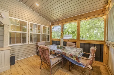 201 Beechview Drive Clifton TN 38425