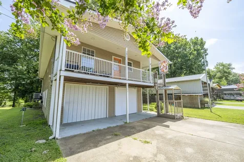 201 Beechview Drive Clifton TN 38425