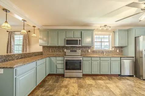 201 Beechview Drive Clifton TN 38425