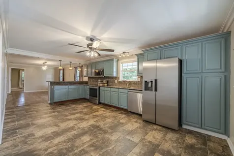 201 Beechview Drive Clifton TN 38425