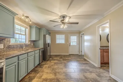 201 Beechview Drive Clifton TN 38425