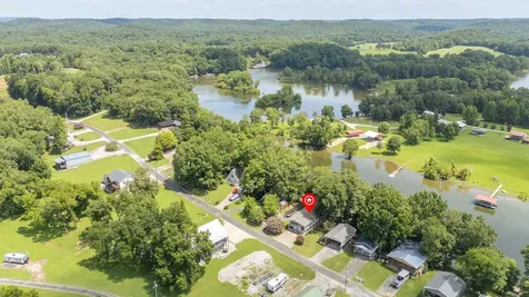 201 Beechview Drive Clifton TN 38425