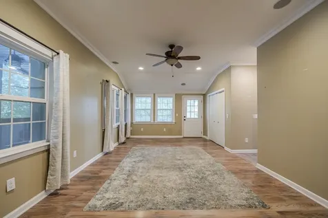 201 Beechview Drive Clifton TN 38425
