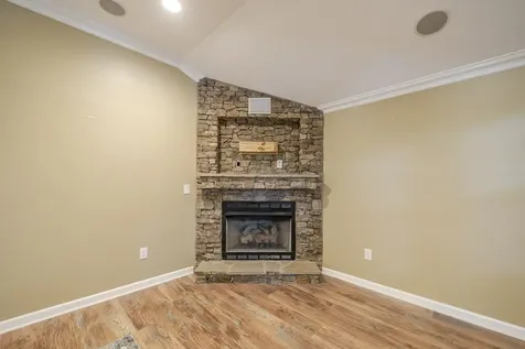 201 Beechview Drive Clifton TN 38425