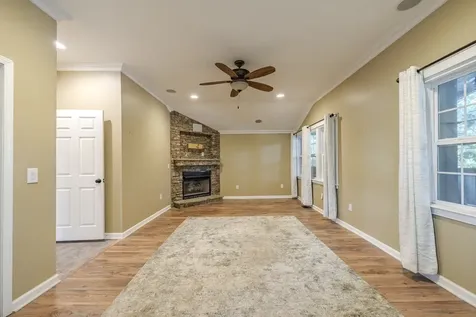 201 Beechview Drive Clifton TN 38425