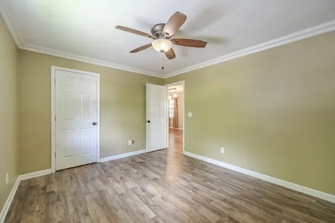201 Beechview Drive Clifton TN 38425