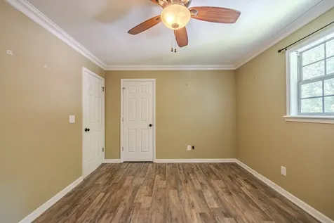 201 Beechview Drive Clifton TN 38425