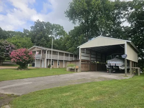 201 Beechview Drive Clifton TN 38425