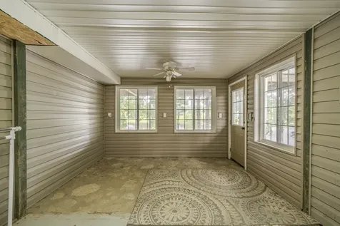 201 Beechview Drive Clifton TN 38425