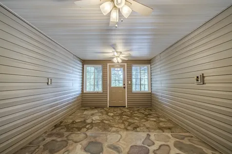 201 Beechview Drive Clifton TN 38425