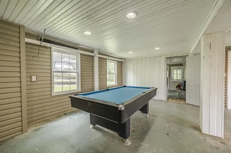 201 Beechview Drive Clifton TN 38425