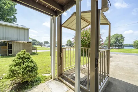 201 Beechview Drive Clifton TN 38425