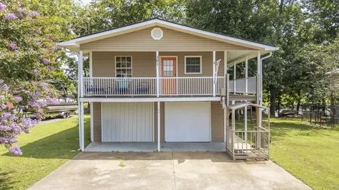 201 Beechview Drive Clifton TN 38425