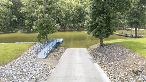 201 Beechview Drive Clifton TN 38425