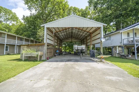 201 Beechview Drive Clifton TN 38425